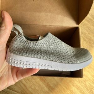 Minimoc grey voyager pull ons NIB size 8T